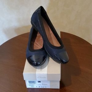 Clarks Neenah Garden Navy Nubuck NWT Size 9